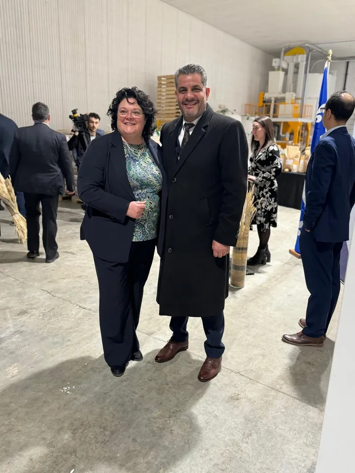 With a Canadian minister and mayor at the mill opening