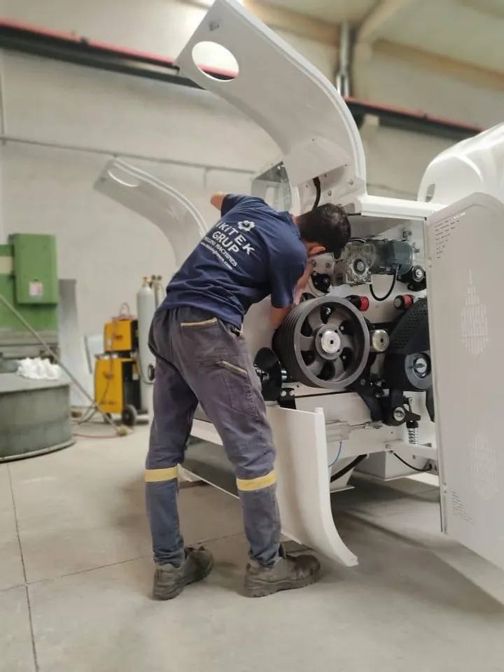 Roller mill assembly